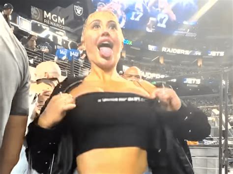 onlyfans fighters flash crowd|OnlyFans Model flashes players at NFL game in exchange for。